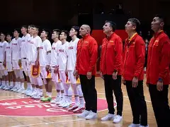 关于篮球半决赛，皖南铁骑队与庐州海豚队淘汰对手，阵地战处理得当！临场应变见真章的信息